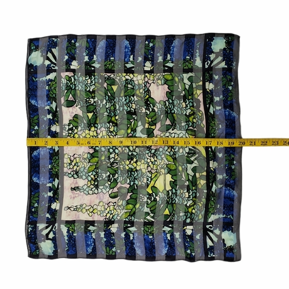 MET Louis C Tiffany Oyster Bay Print Silk Scarf - Picture 4 of 8